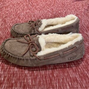 Vintage UGG Australia Women’s Dakota Wool Lined Moccasin Slippers